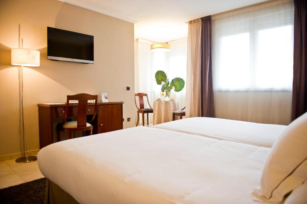 Hotel San Pedro Langreo Zimmer foto